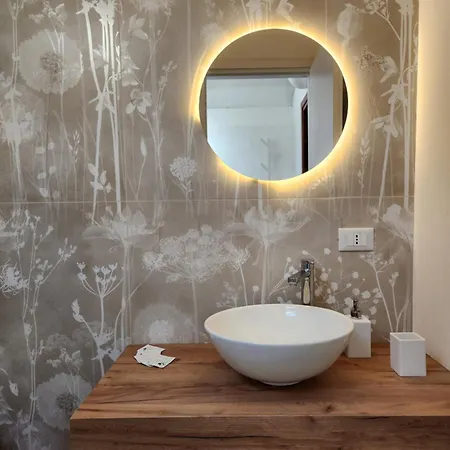 Gaia - A Due Passi Dal Centro - Parcheggio Privato Bed & Breakfast 4*