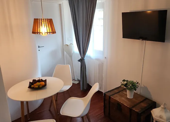 Gaia - A Due Passi Dal Centro - Parcheggio Privato Bed and Breakfast
